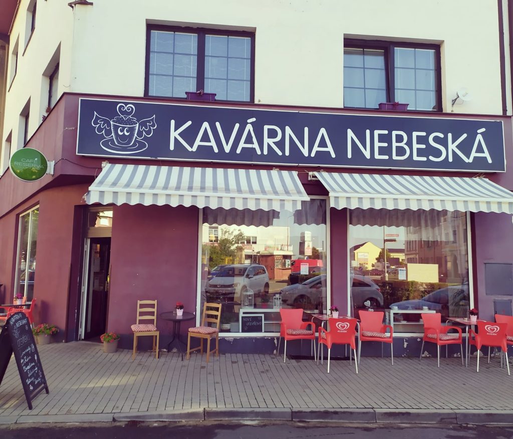 Kavárna Nebeská potřebuje brigádnici