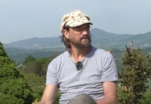 Hudebník Dan Bárta v pořadu Na Knoblošce