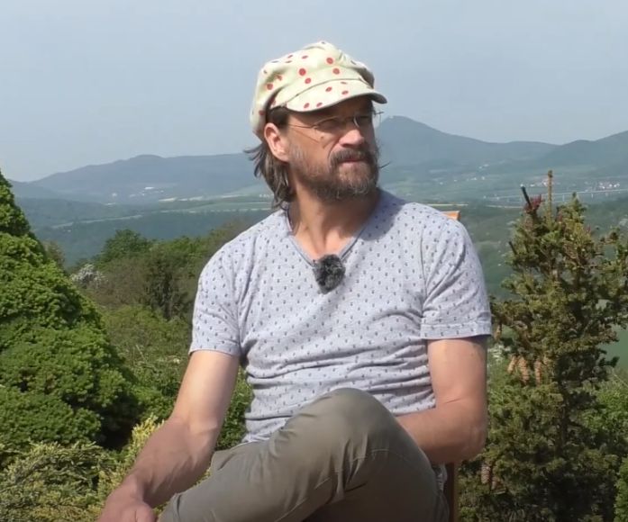 Hudebník Dan Bárta v pořadu Na Knoblošce