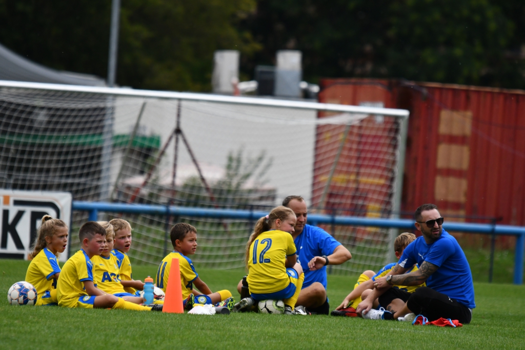 Na kluky i holky ve středu čeká „Den s fotbalem“