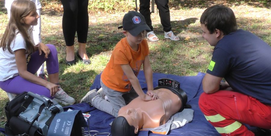 ROUDNICE N. L. Děti se rozloučily s prázdninami při exhibici záchranářů
