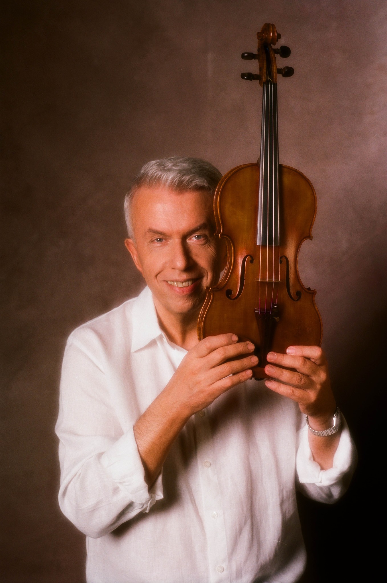 Houslový mistr Jaroslav Svěcený: „Koronavirus pořád někde číhá, ale odradit od hraní se nenechám!“