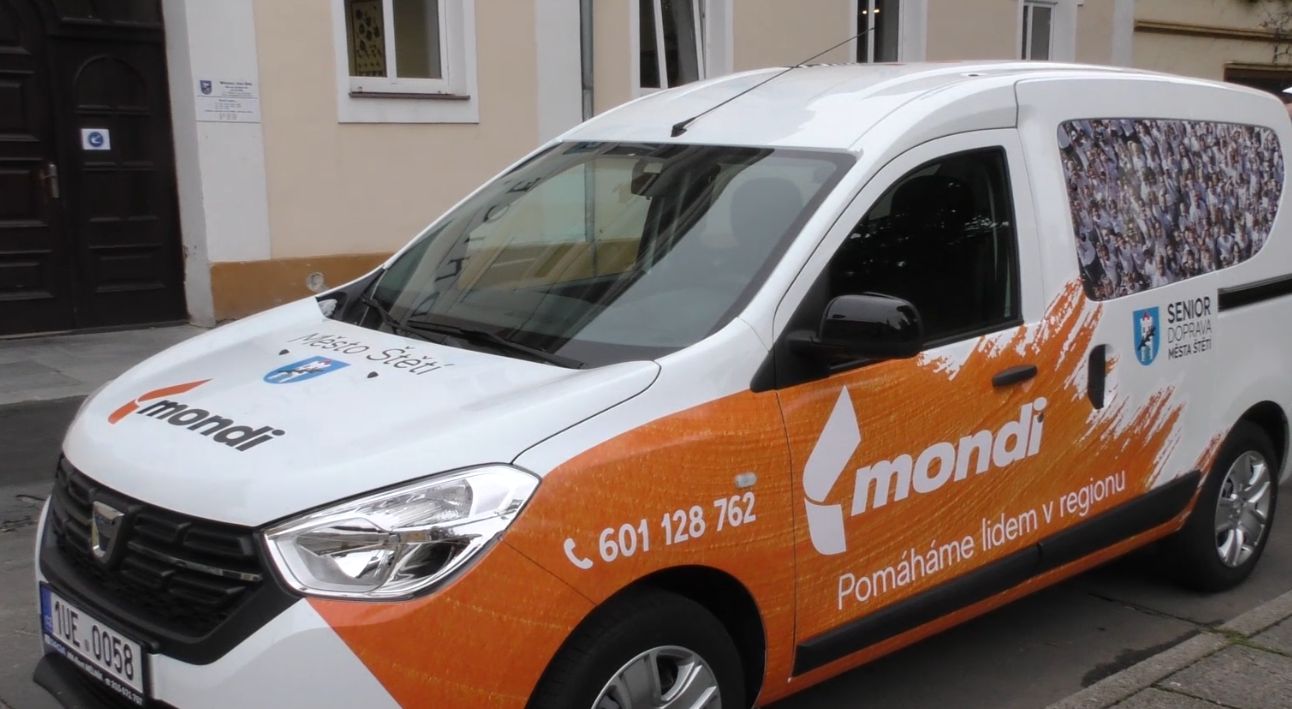 ŠTĚTÍ: Město ve spolupráci s Mondi zavedlo Senior dopravu