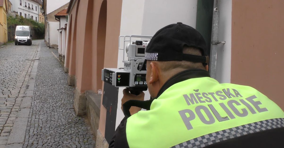 LITOMĚŘICE: Boj dětí za bezpečnější „Jarošovku“ pokračoval měřením rychlosti