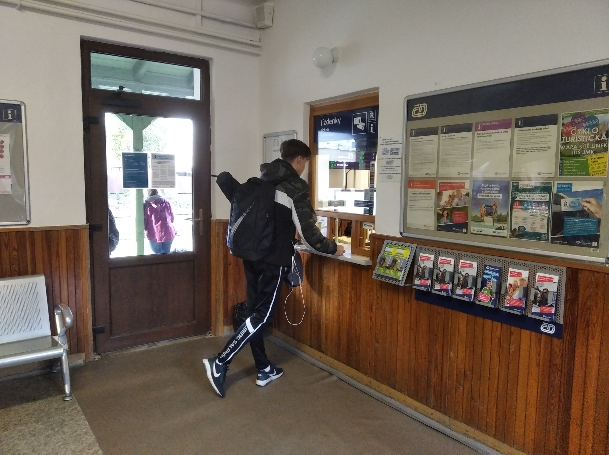 České dráhy mění kvůli koronaviru otevírací dobu pokladen na nádražích