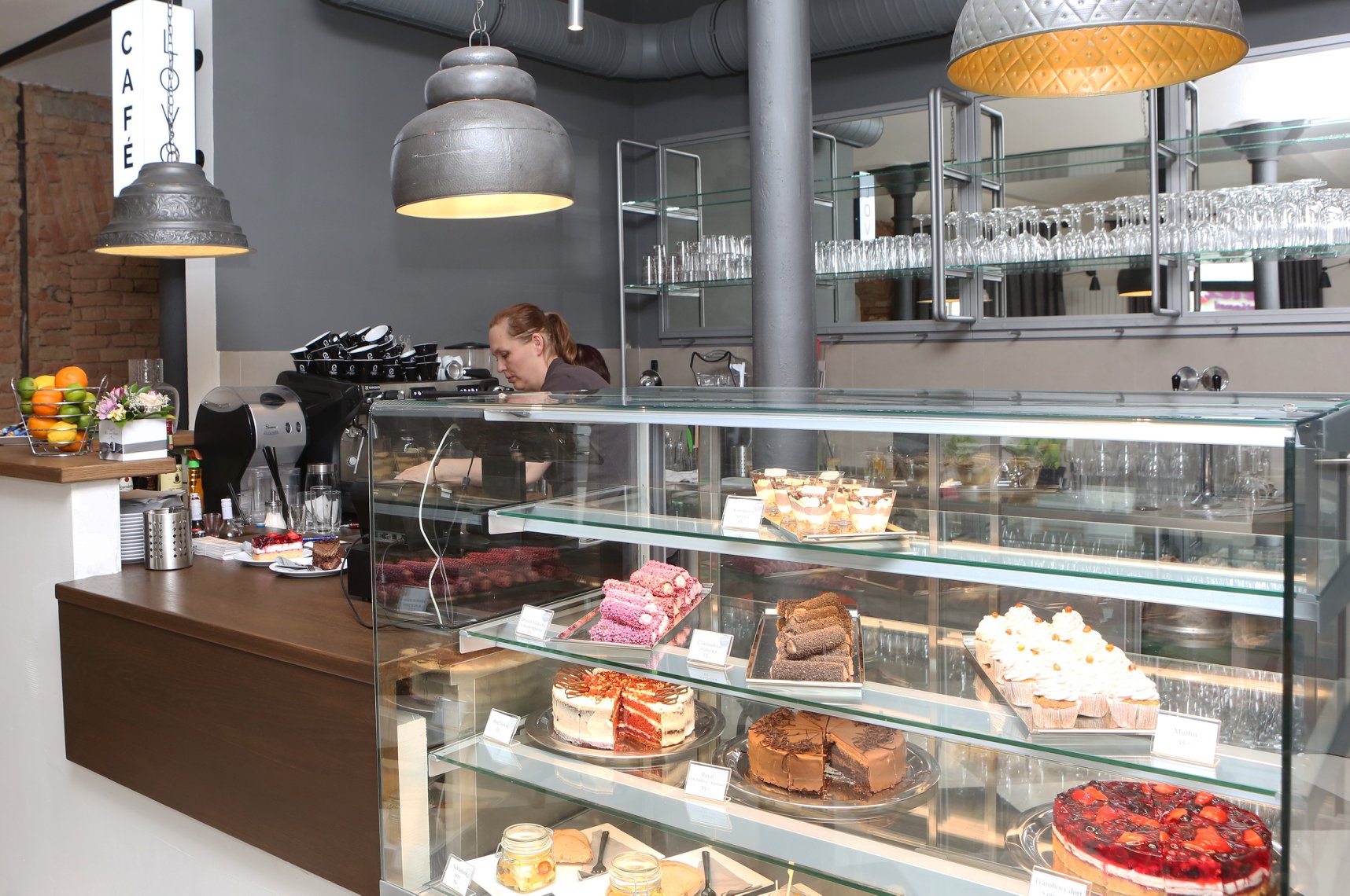 LovoCafé nově nabízí rozvoz zdarma, přiveze Vám zákusky i obědy