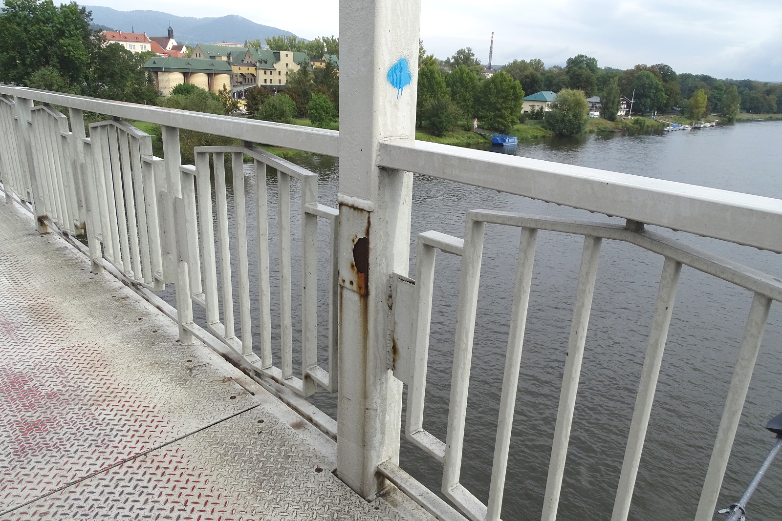 Na Tyršově mostě bude opraveno zábradlí