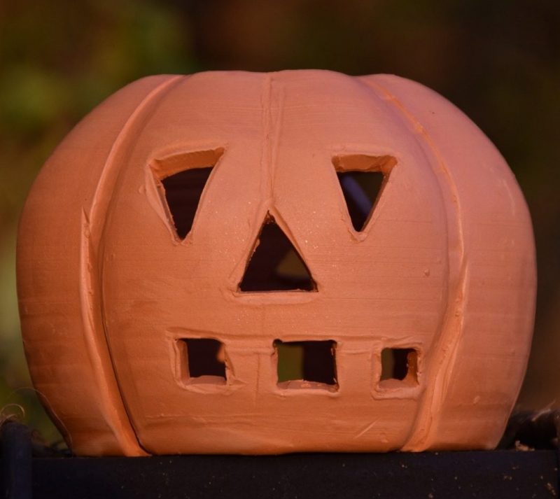 V Keramické kavárně si můžete vyrobit originální dýni