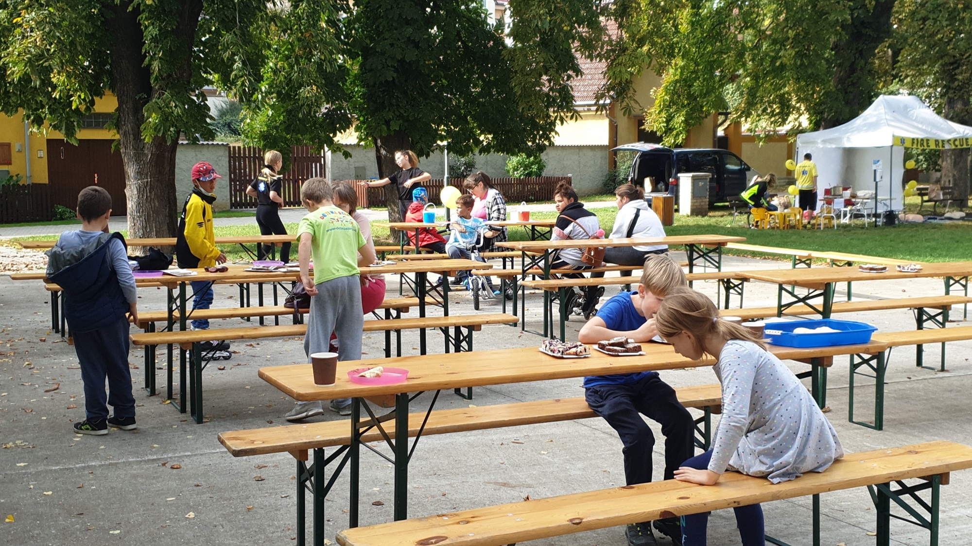 ŠTĚTÍ: Výstava na stromech odstartovala Férovým piknikem