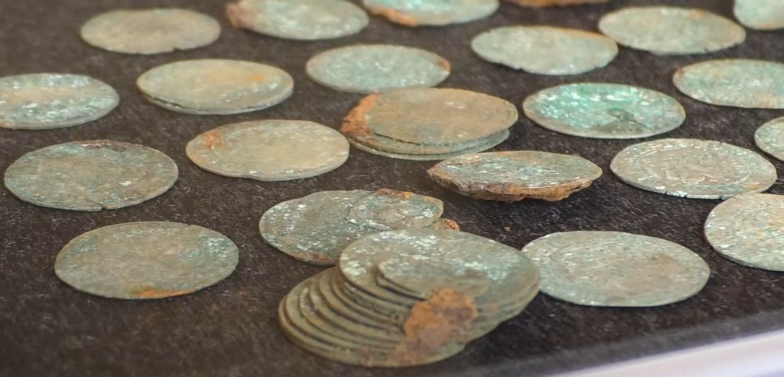 ROUDNICE N. L.: Muzeum představilo na poli nalezené středověké mince
