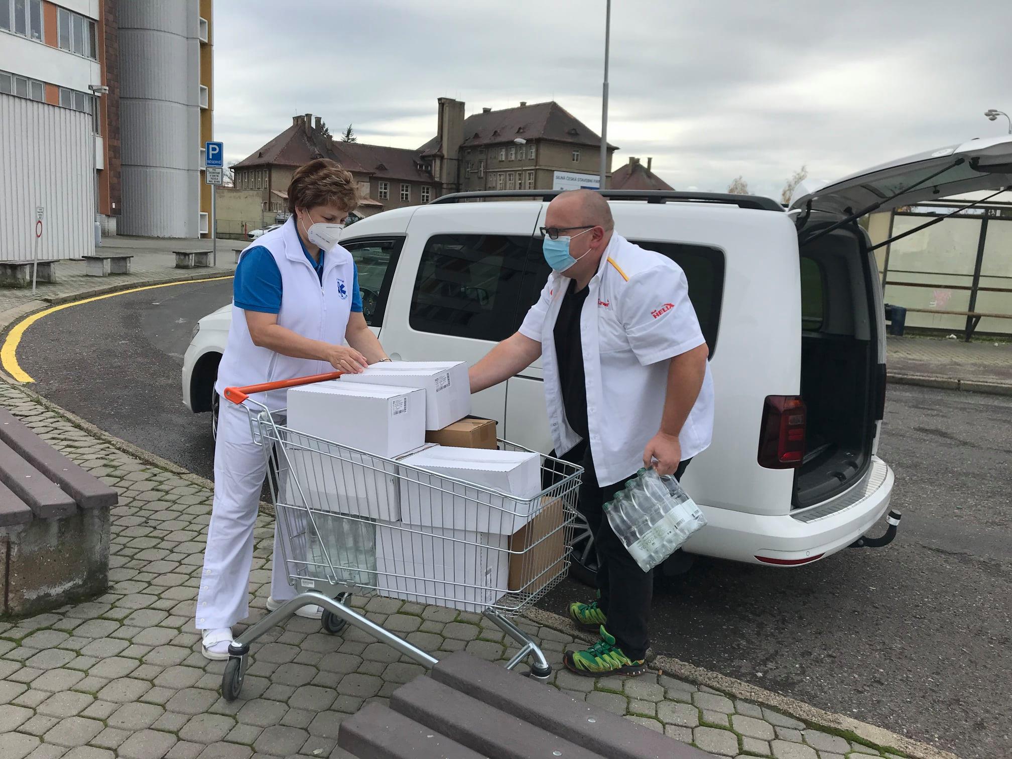 Litoměřická nemocnice dostala darem občerstvení pro covidovou stanici