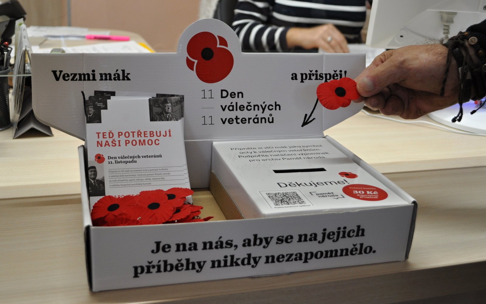 Kupte si vlčí mák! Uctíte tak válečné veterány a přispějete na dobrou věc!