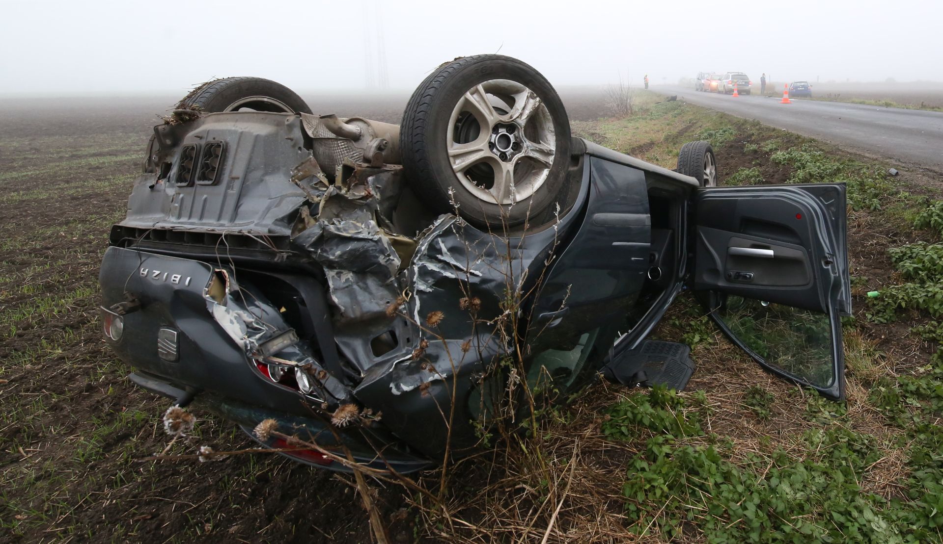 Dopravní nehoda u Brnaň – zraněná řidička převráceného vozu je v péči lékařů