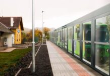 AŽD otestuje na Švestkové dráze nástupištní dveře pro samořiditelné vlaky