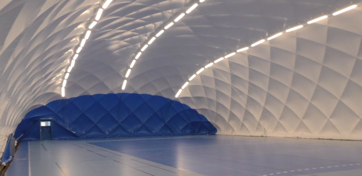 LOVOSICE: Nafukovací sportovní hala už stojí