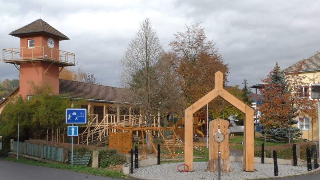 MALÉ ŽERNOSEKY: V obci přibyla zeleň a také originální socha