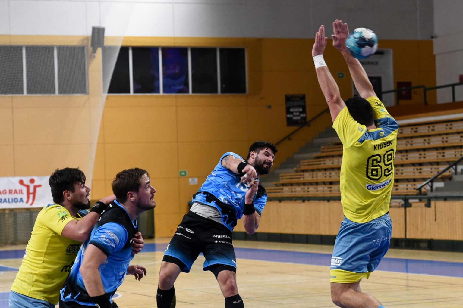 Lovci si díky střeleckému kolapsu ve druhém poločase vezou z Plzně debakl