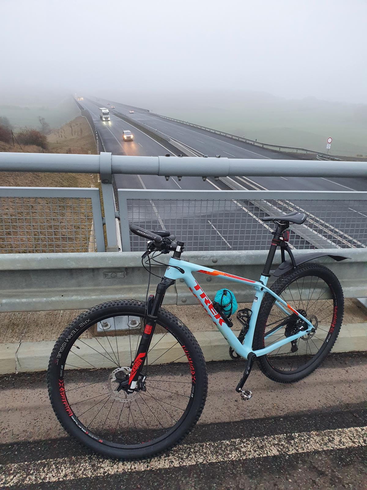 Policie hledá horské kolo za 80 tisíc. Někdo ho v Lovosicích včera ukradl