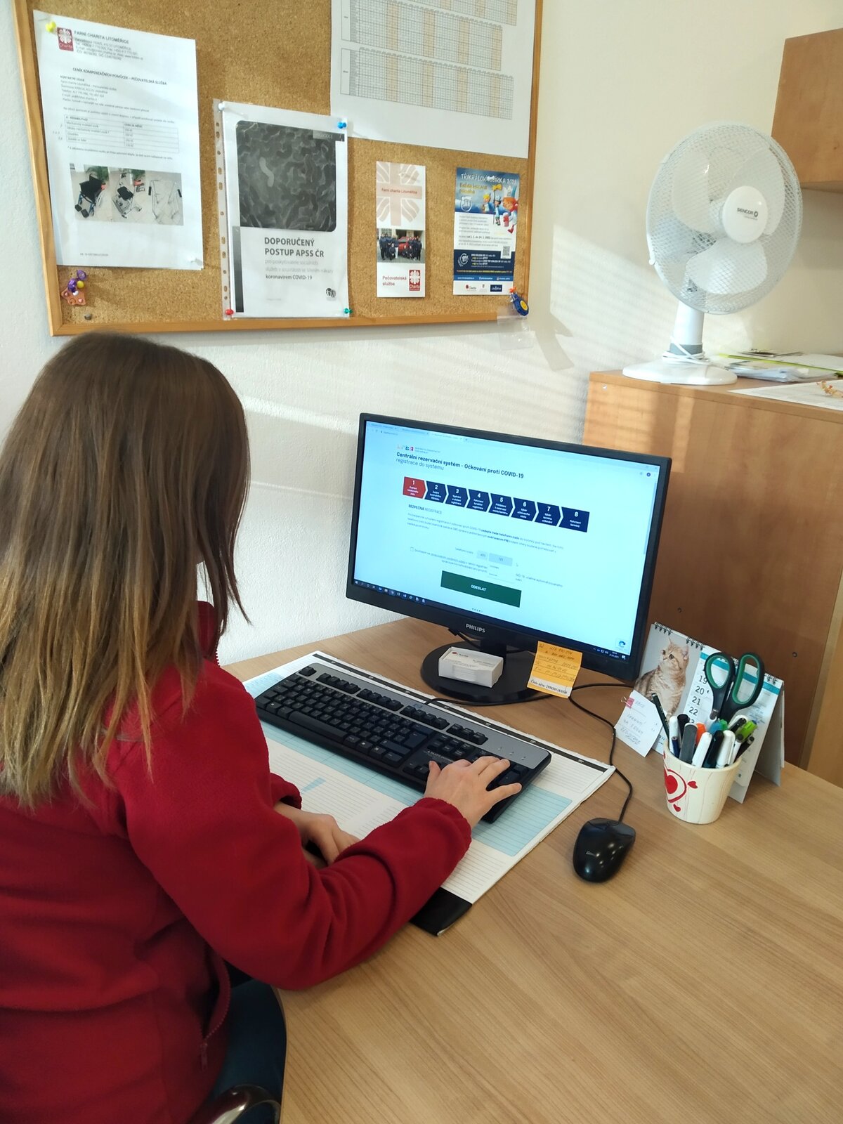 Pečovatelská služba pomáhá seniorům s registrací na očkování proti koronaviru