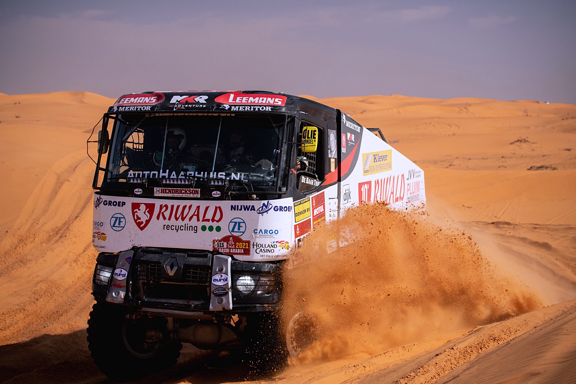 Židovické kamiony přijely jako vláček