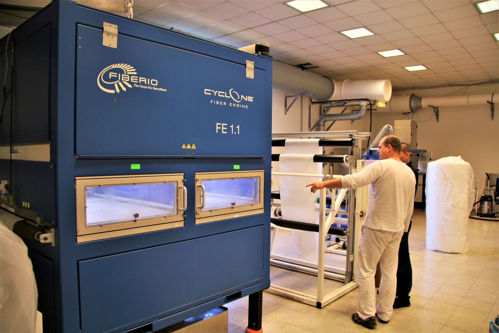 ČESKO MÁ SVŮJ PRVNÍ NANOVLÁKENNÝ BEZVENTILOVÝ OPAKOVANĚ POUŽITELNÝ RESPIRÁTOR OCHRANNÉ TŘÍDY FFP3 SE ZÁCHYTEM VIRŮ 99,9 %