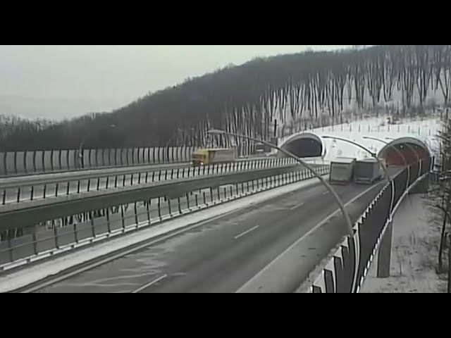 VIDEO: Opilý řidič kamionu byl za zavinění nehody na D8 rychle odsouzen