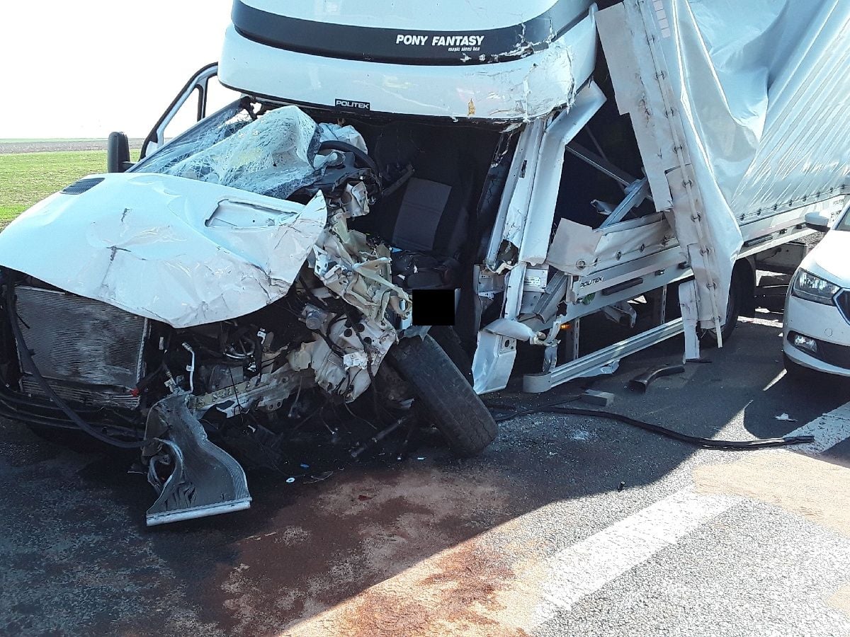 Smrtelná dopravní nehoda u Vrbičan. Dálnice D8 je částečně uzavřena