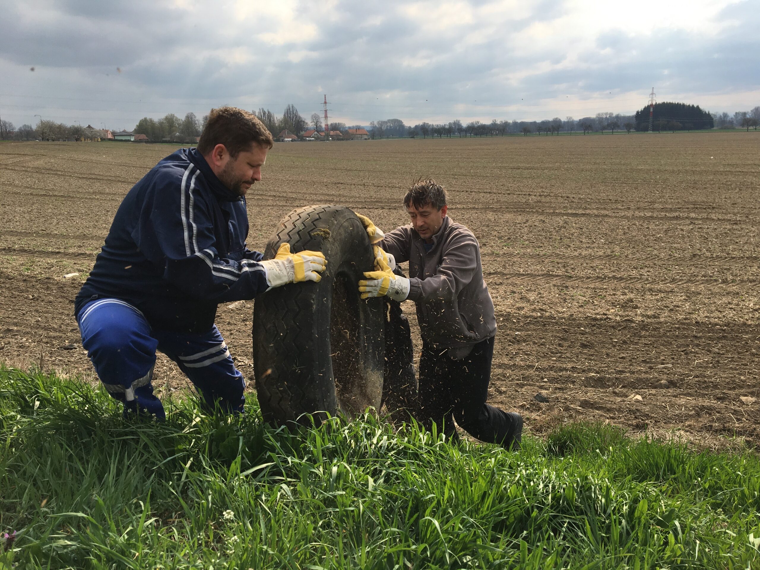 Úštěk se zapojil do akce „Ukliďme Česko.“ Pomozte zdejší přírodě i Vy!