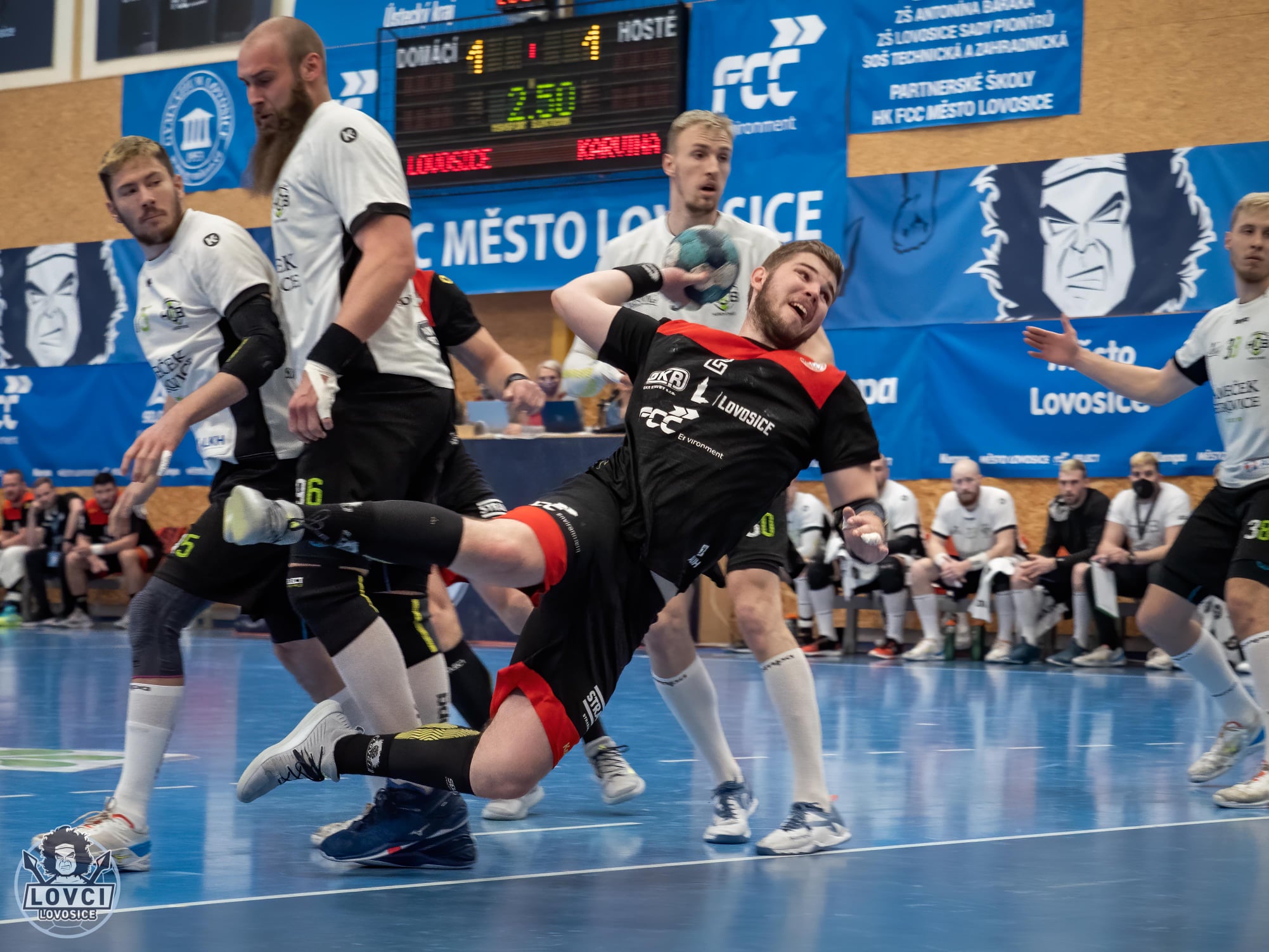 Lovci doma ve druhém semifinálovém duelu nestačili na favorita a Karviná dorovnává stav této série