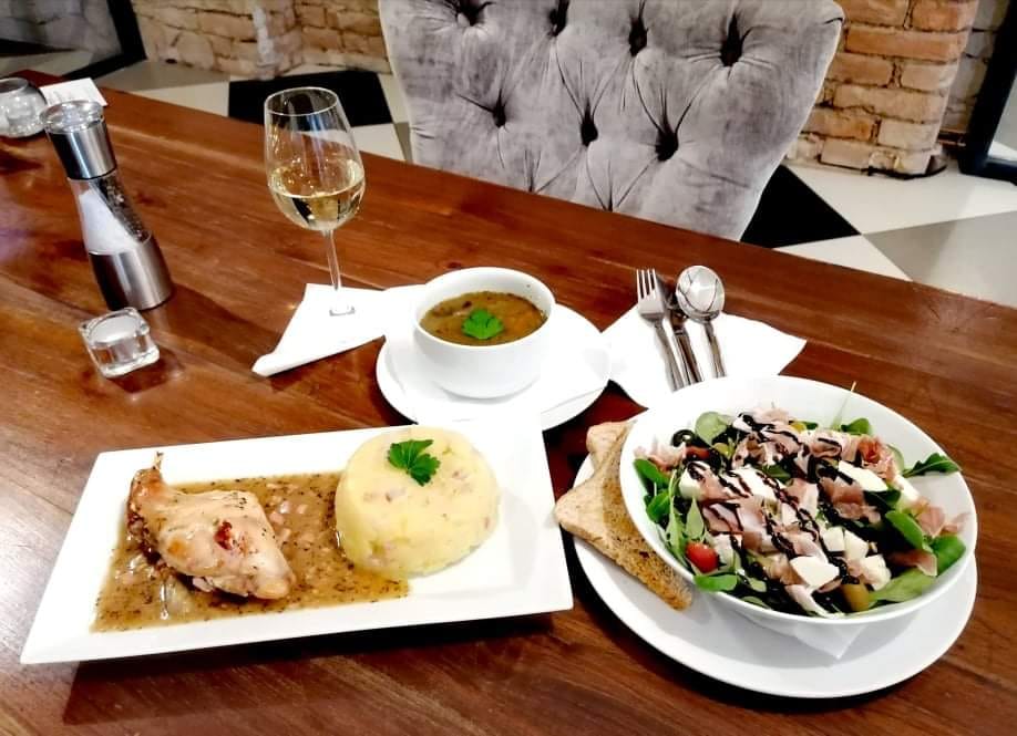 V Lovo Café tento týden opět vaří. Kávu a polévku dostanete zdarma