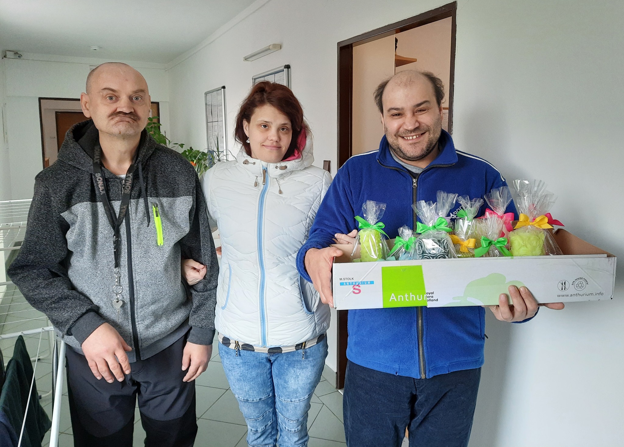 Klienti chráněného bydlení NADĚJE obdarovali zdravotníky v očkovacím centru