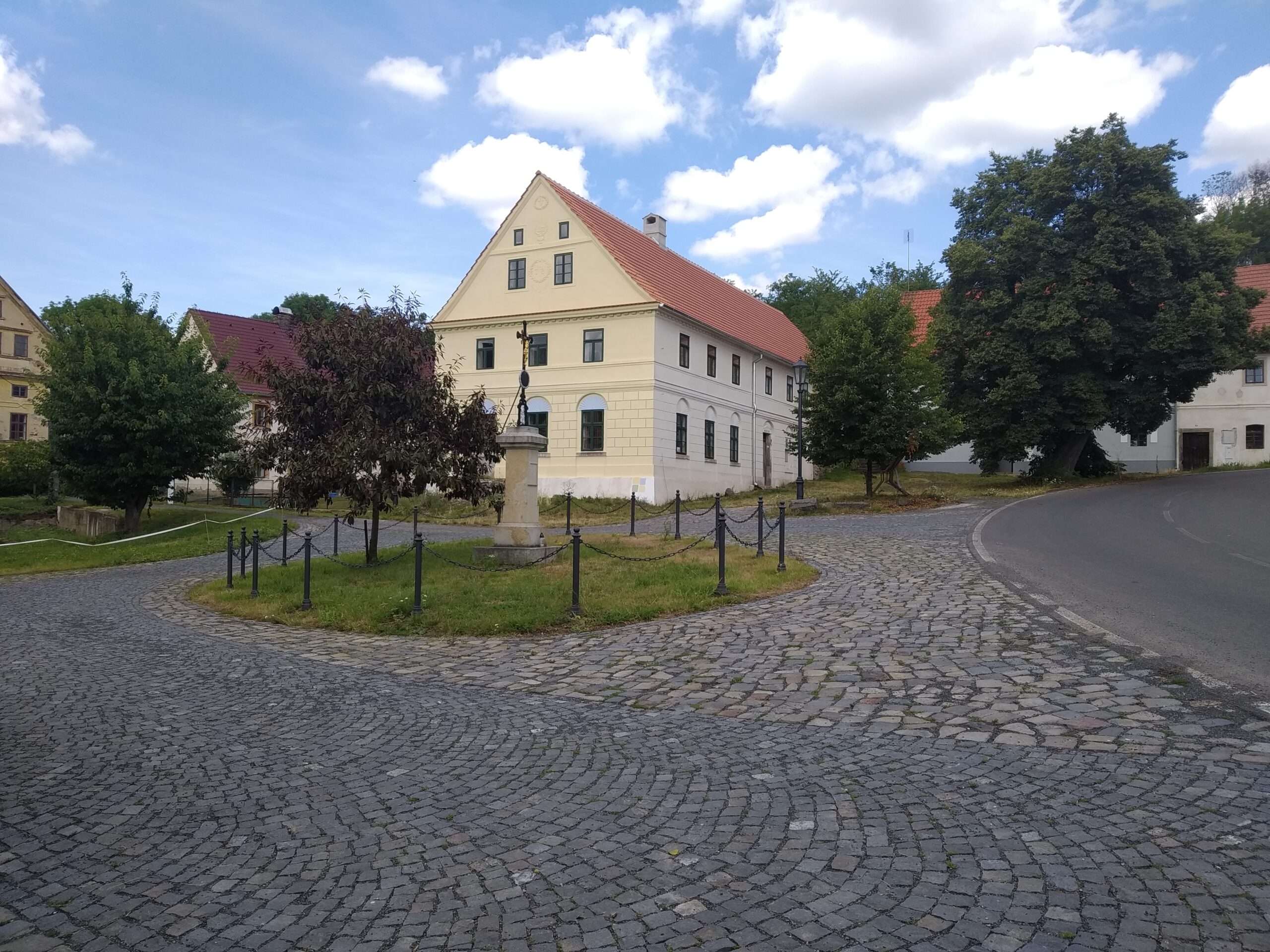 Obnova návsi v Horním Týnci spěje do závěrečné fáze