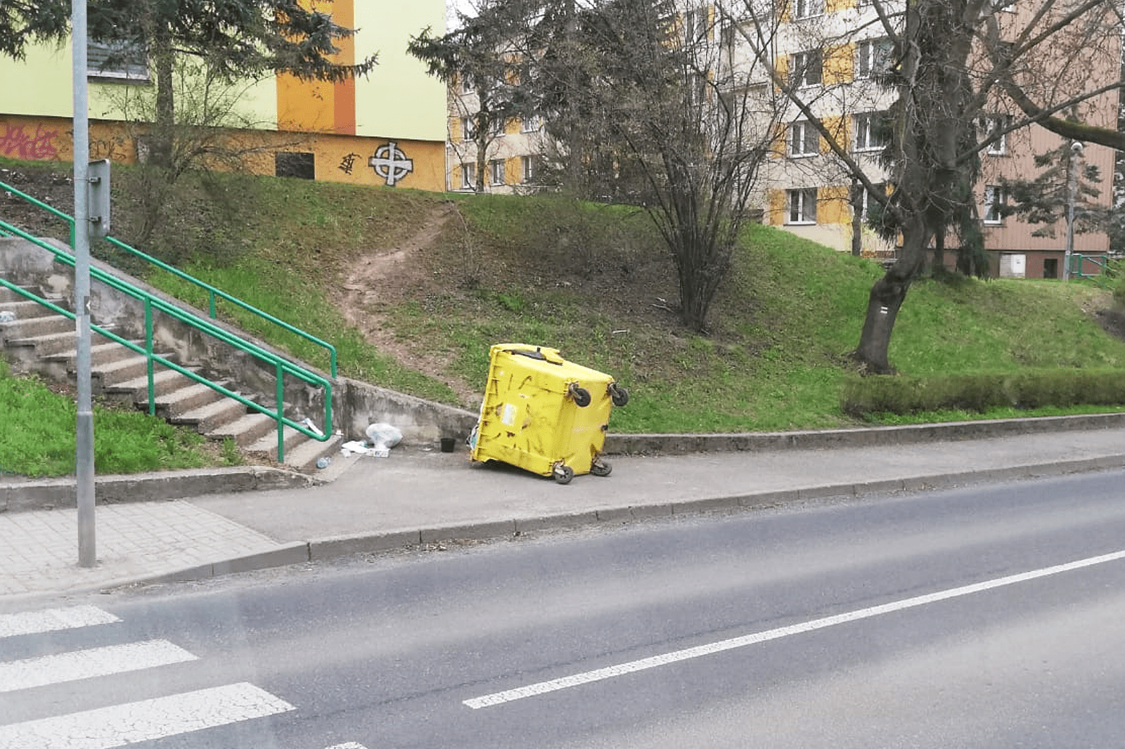 Kontejnery na plasty se v Litoměřicích staly terčem řádění vandalů