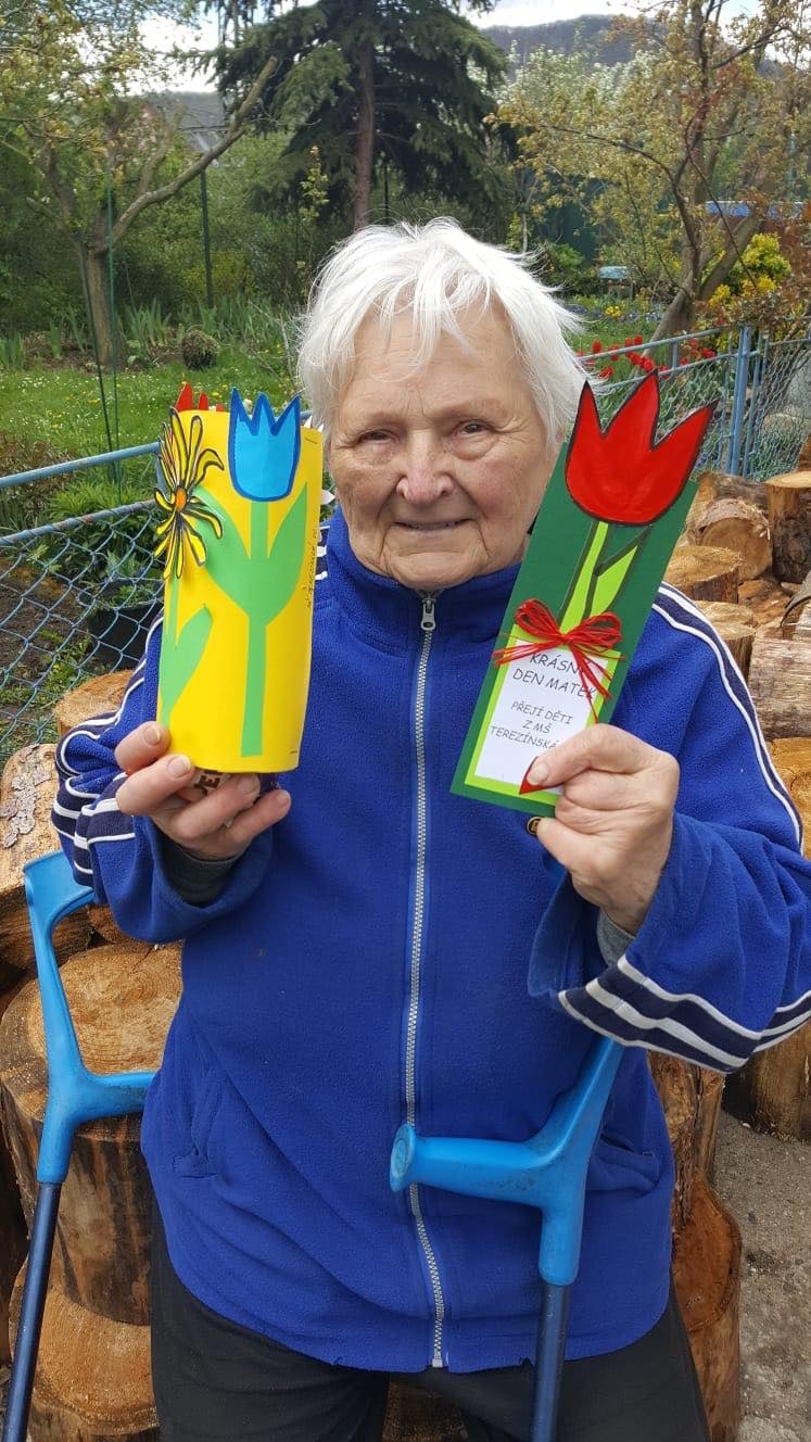 Děti z MŠ Terezínská potěšily babičky v Domě s pečovatelskou službou