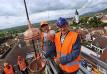 FOTOREPORTÁŽ: Vzkaz budoucím generacím ponese věž Kalich ode dneška