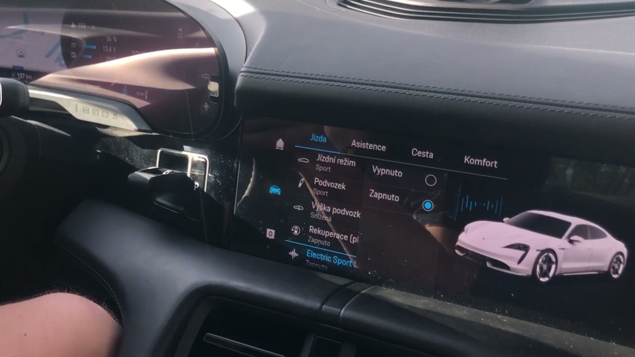 Elektro Porsche Taycan se prohánělo u Račic