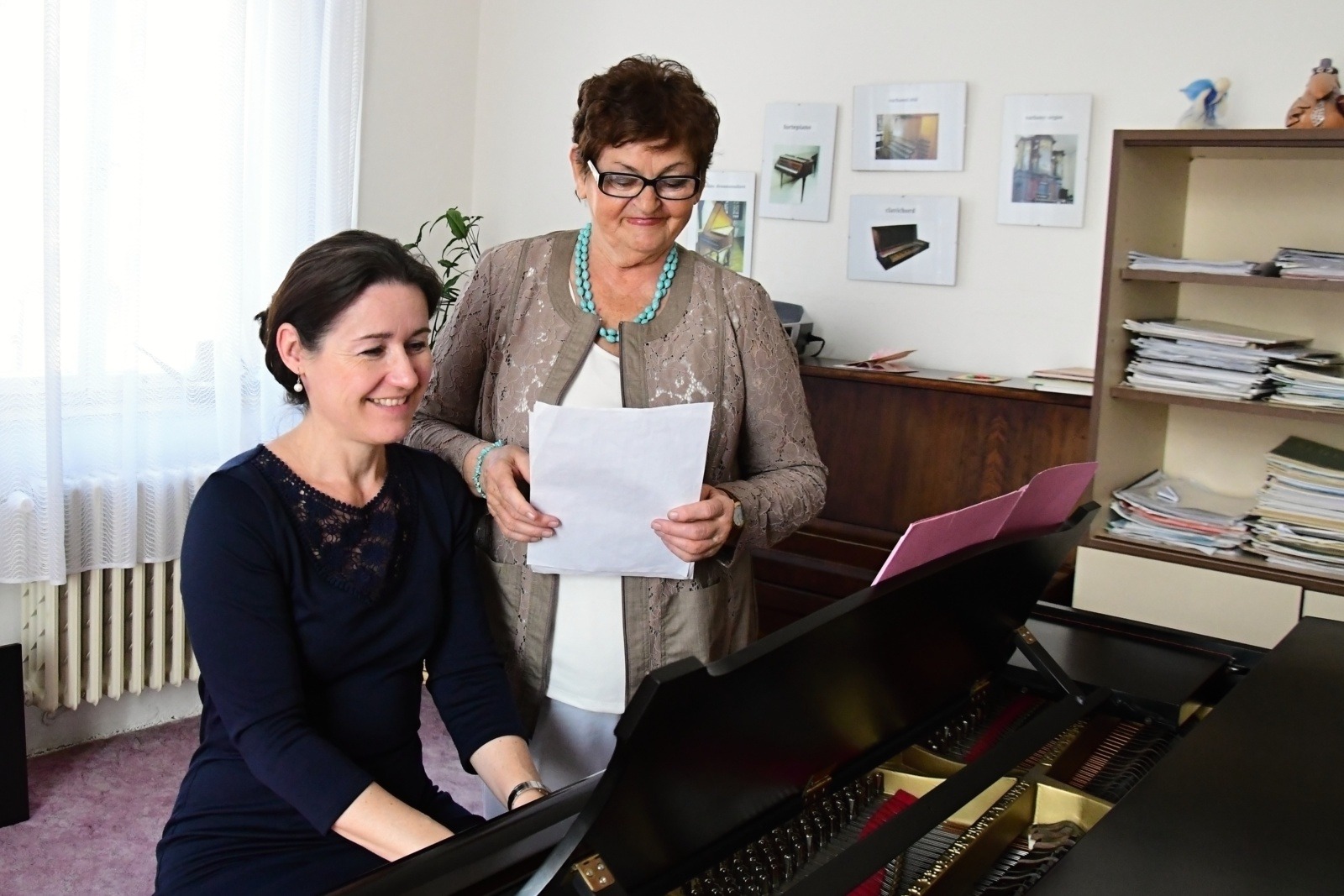 Senioři se i letos učí hudbě na základní umělecké škole, díky městu opět zdarma