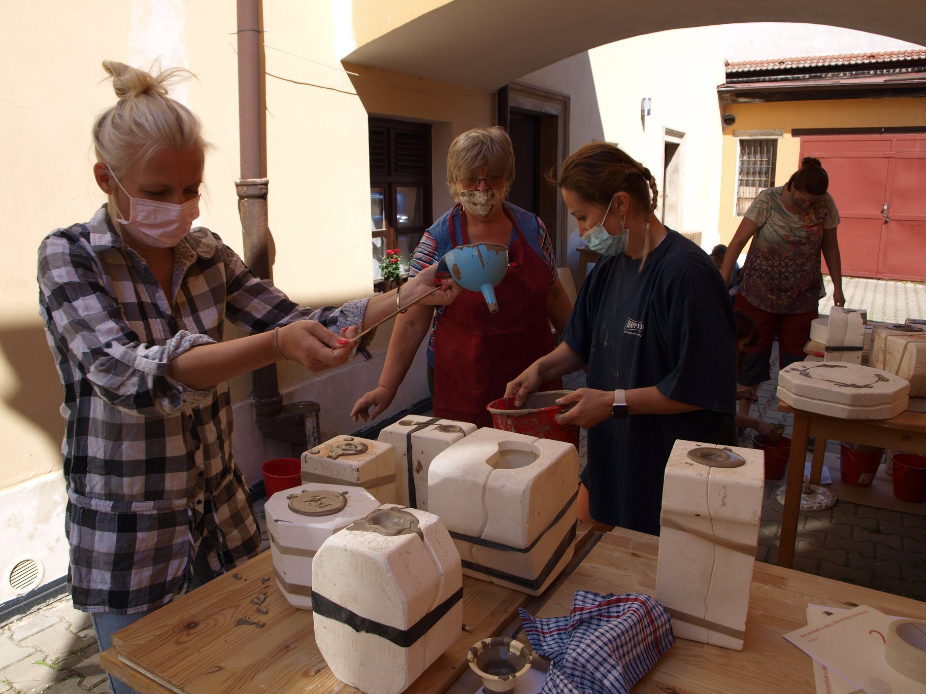 Keramikafé Dlouhánka připravuje workshop odlévání keramiky! Přijďte si pro svůj hrneček nebo zvířátko!