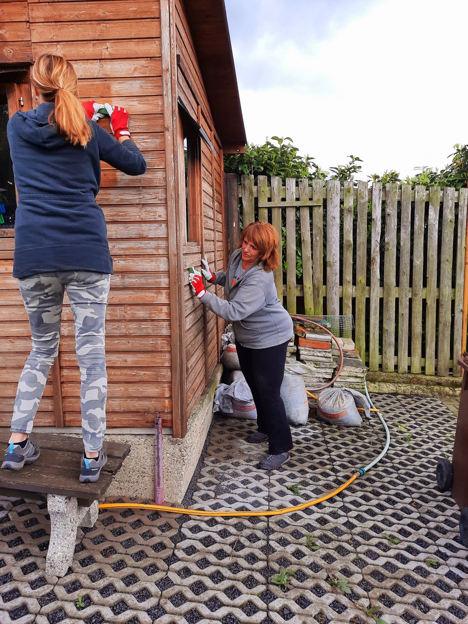 Zaměstnanci MONDI Štětí pomáhali v řepnickém útulku