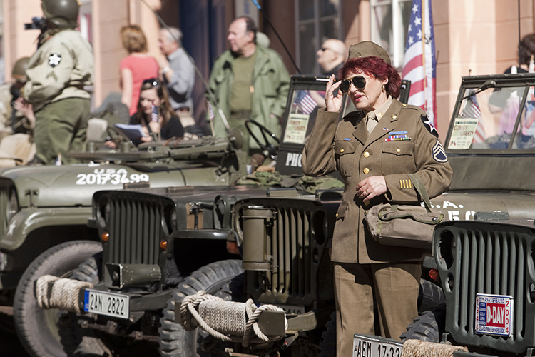 Na Chmelaři budou parašutisti, živá hudba a mnoho dalšího