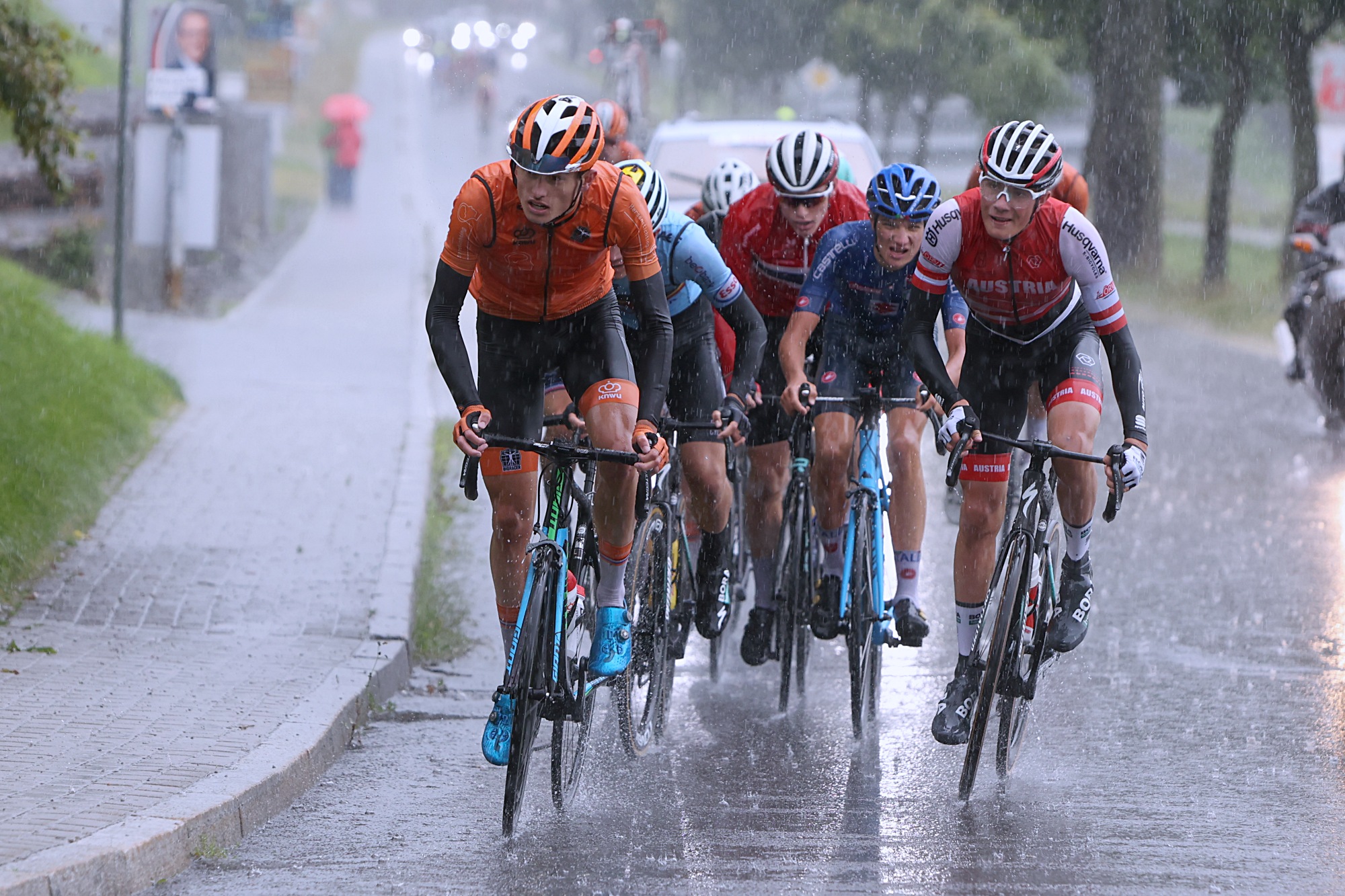 Žlutý Nor Hagenes o milimetry potvrzuje v Německu roli lídra