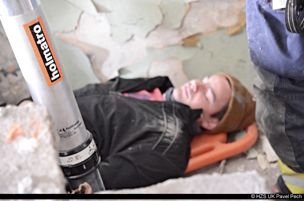 Hasiči v Terezíně hledali pět zavalených dělníků