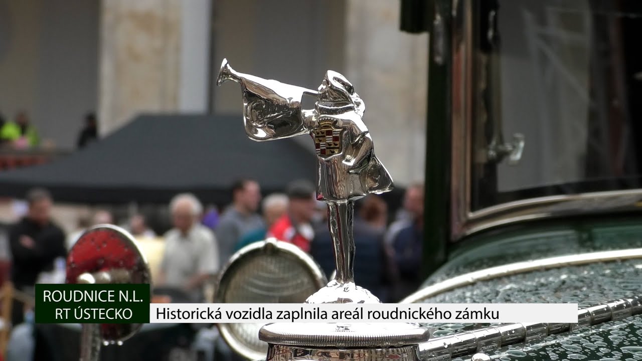 ROUDNICE N.L.: Historická vozidla zaplnila areál roudnického zámku