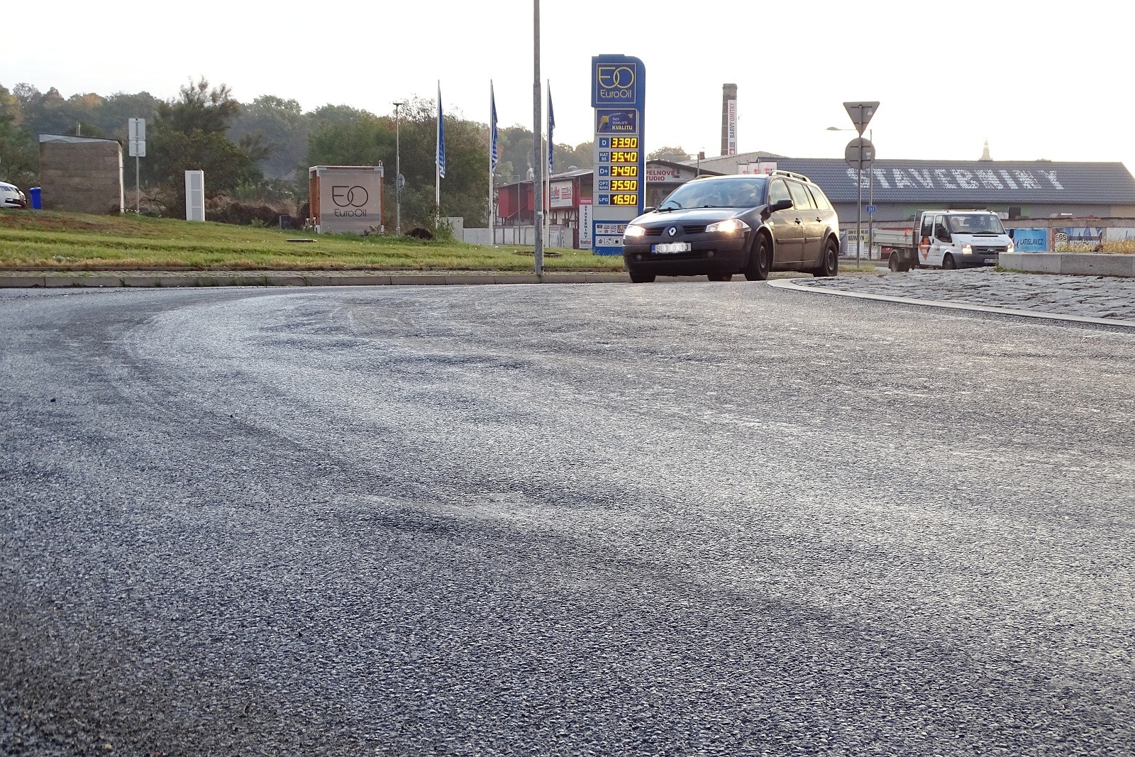 Okružní křižovatka u nového mostu v Litoměřicích dostane odolnější povrch