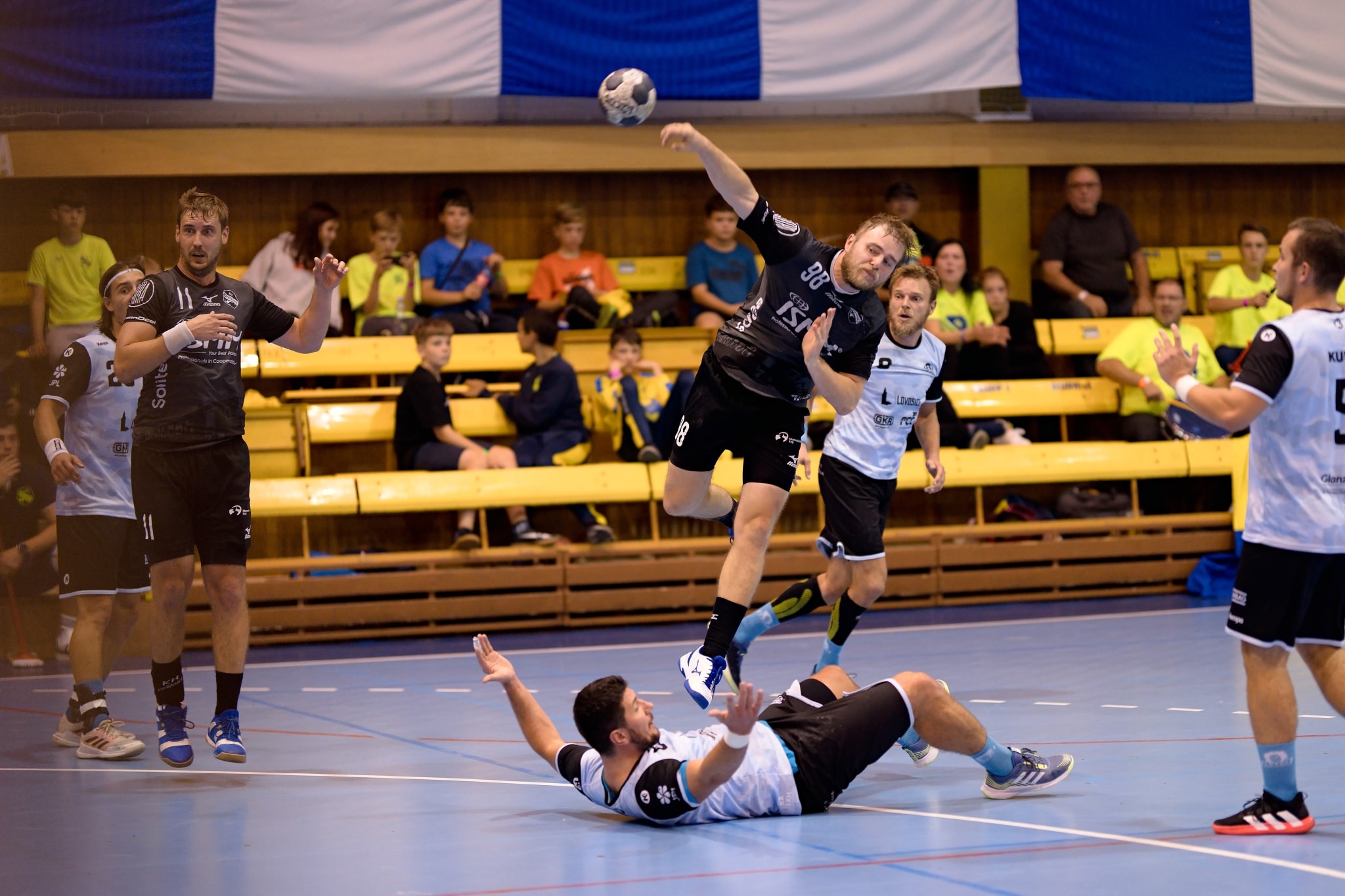 Lovci vezou cennou výhru z Kopřivnice