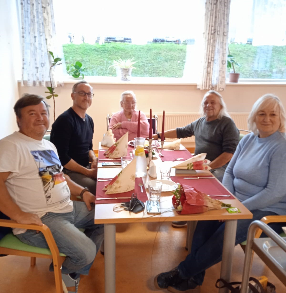 Klientka SeniorCentra Terezín své blízké pozvala na večeři