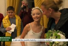 LIBOCHOVICE: V sále zámku za doprovodu živé hudby konečně zazářily baletky z místního souboru