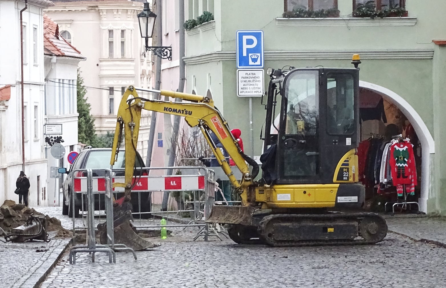 Havárie plynovodu omezila průjezdnost ulice Velká Dominikánská