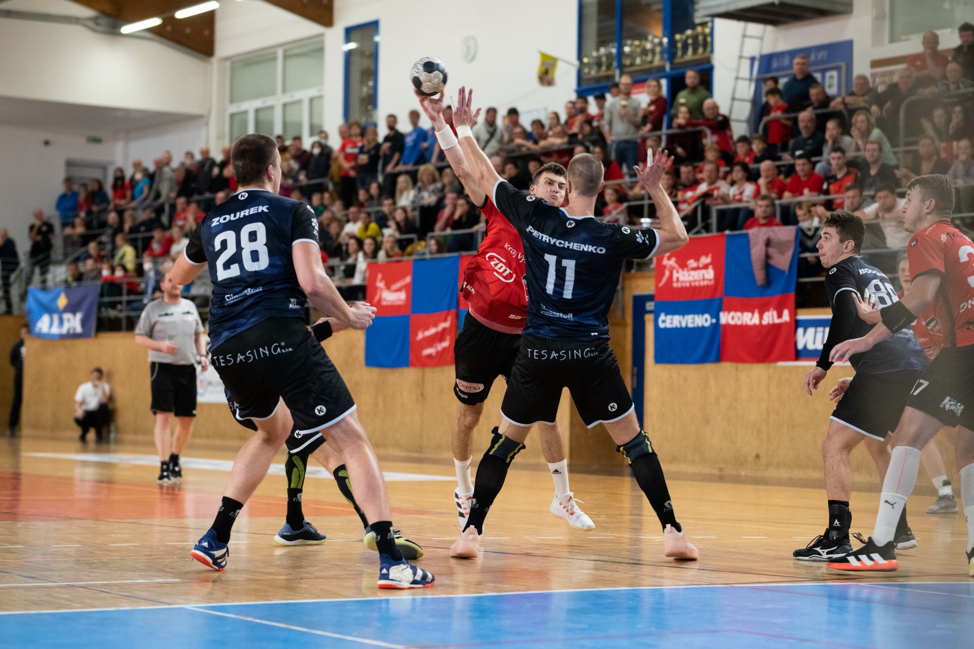 Lovci vyhráli přímý souboj o třetí příčku na palubovce Sokola Nové Veselí