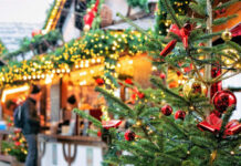 Od půlnoci je v Česku opět nouzový stav, zakázal vánoční trhy